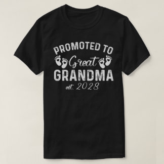 Främjad till Underbar Grandma Est 2028 T Shirt