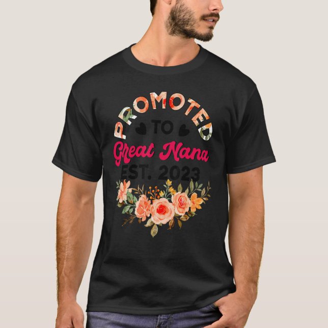 Främjad till Underbar Nana Est 2023-Blommigt T Shirt (Framsida)