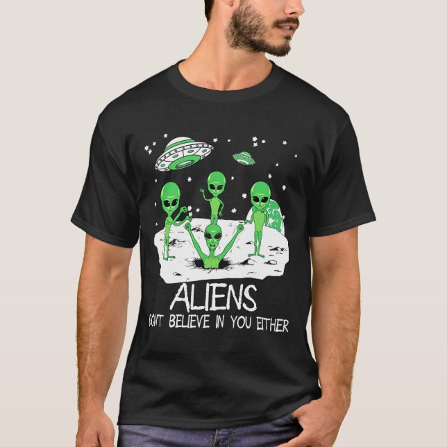 Främling tror inte på dig heller Rolig Främling Lå T Shirt (Framsida)