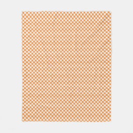 Framsidan har ett brunt och vitt gingham-mönster  fleecefilt