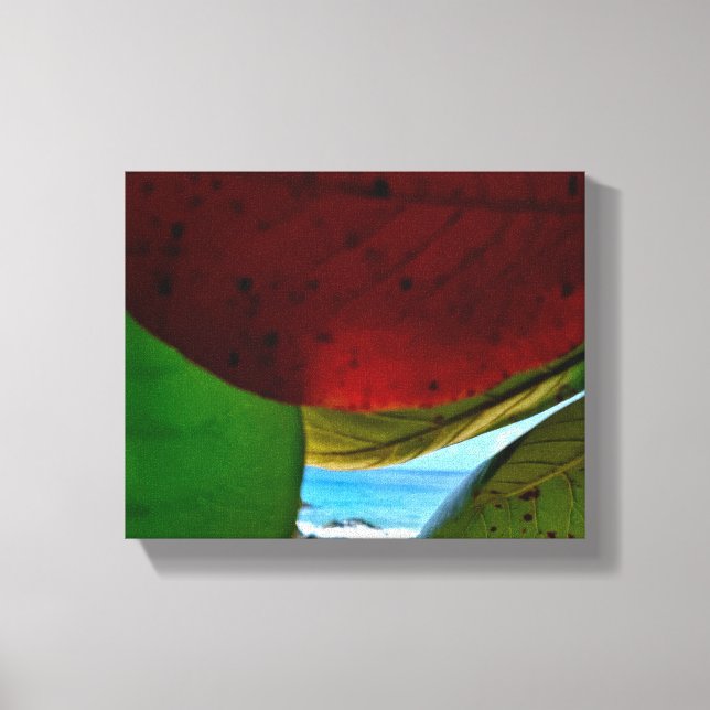 Framställd av naturen - Tropiska Löv och havsytan Canvastryck (Framsida)