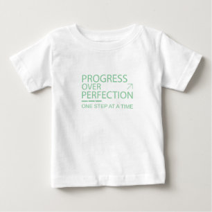 Framsteg före Perfektion Motiverande Typografi T Shirt