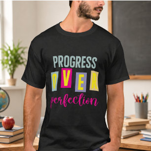 Framsteg före Perfektion Tillbaka till Skolan T Shirt