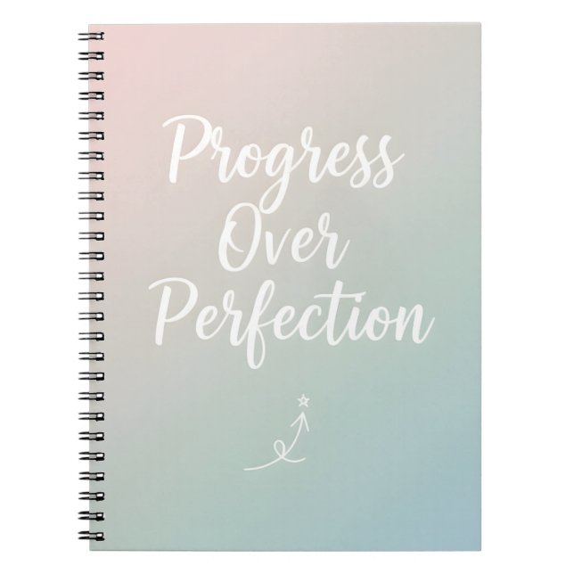 Framsteg framför Perfektion – Minimal Motivationsc Anteckningsbok (Framsidan)