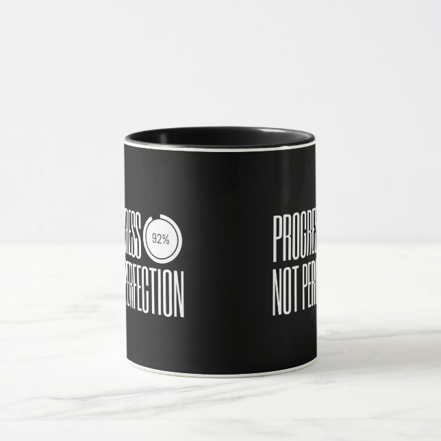 Framsteg Inte Perfektion — Mugg (Center)