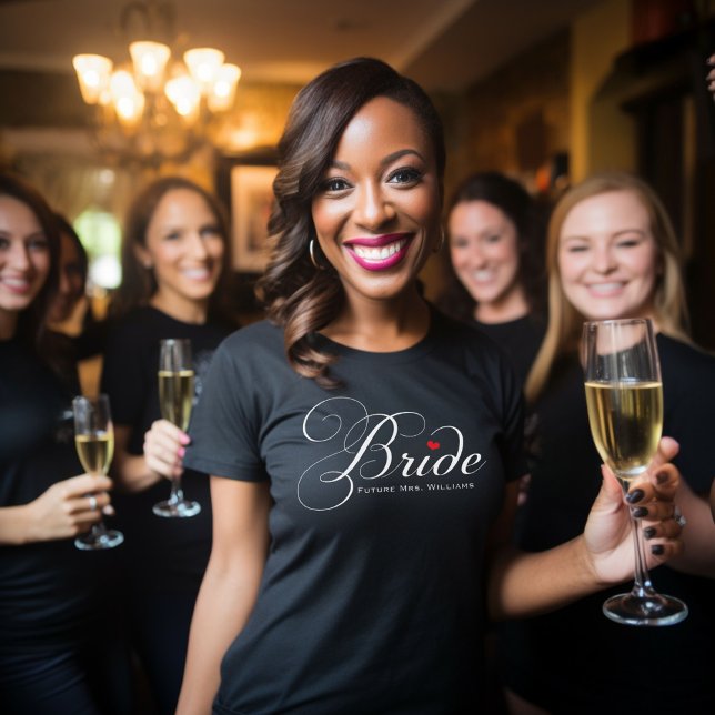 Framtida fru brud svart anpassad skript bröllop tee (Skapare uppladdad)