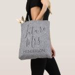 Framtida fru Luxury Silver Gnistra Glitter Tygkasse<br><div class="desc">Framtida fru - Bride Faux Gnistra och Glitter lyx Silver Bag som är perfekt för ett Silver Bachelorette-parti. Denna framtida fru Bag är perfekt för ett bachelorette-parti. Bridens Namn kan uppdateras på den här sidan.</div>