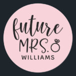 Framtida fru Pink Henparty Runt Klistermärke<br><div class="desc">Fira den blivande brudens kommande bröllop med dessa "Framtida fru"-dekaler!</div>