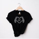 Framtida fru Women Shirts Gothic Skeleton Händer T Shirt<br><div class="desc">Det här är en gotisk inspirerad "blivande fru"-skjorta med skelett händer och en moody mörk. Redigera all färg och alla formuleringar så att mugg passar dina evenemangsbehov och stil. Välj "anpassa den här mallen" om du vill göra ytterligare ändringar:) * FÖR EN ÖVERSTÄLLD LOOK SOM VISAS MED MODELLENS STORLEKA UPP...</div>