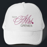 Framtida mrs Anpassade Hat Truckerkeps<br><div class="desc">Attention Future Brides eller Bride Wanna-Bes! Anpassa den här roligten med ditt framtida make namn, oavsett om det är äkta eller inbillat. Perfekt för brider att vara bära till möhippor, bröllop-repetitioner, repetitionsmiddagar, möhippor och alla era evenemang före bröllop! Och för dem av er som inte redon gå ner i Aisle,...</div>