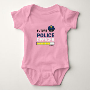 Framtida polis som laddar Personligen Cute T Shirt