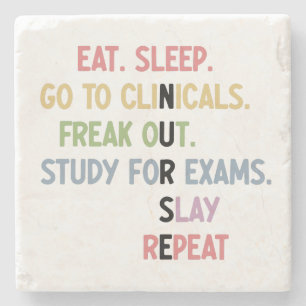 Framtida sjukhembiträden i student i sjuksköterske stenunderlägg