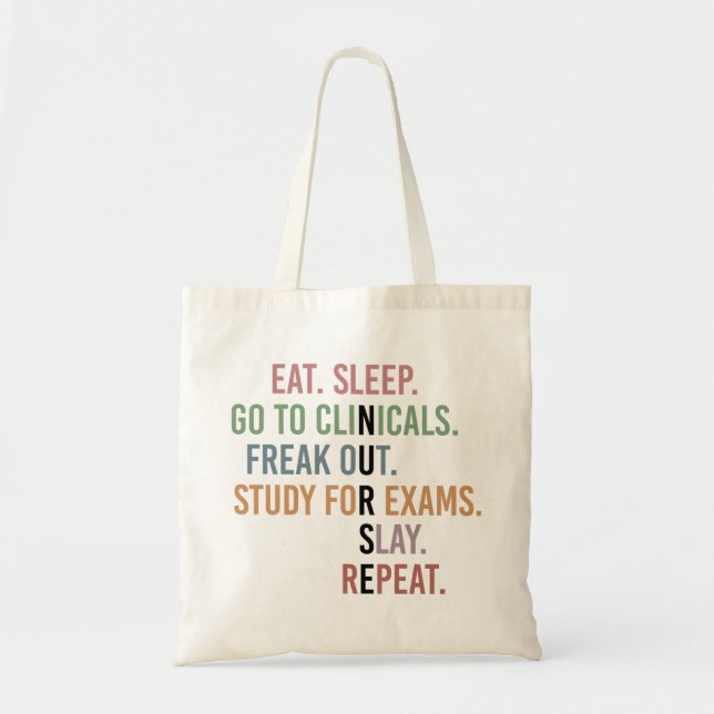 Framtida sjukhembiträden i student i sjuksköterske tygkasse (Framsidan)