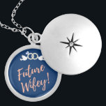 Framtida Wifey Love birds i Deep Blue Berlockhalsband<br><div class="desc">Framtida Wifey Love birds-design som är perfekt för nyligen sysselsatt par</div>