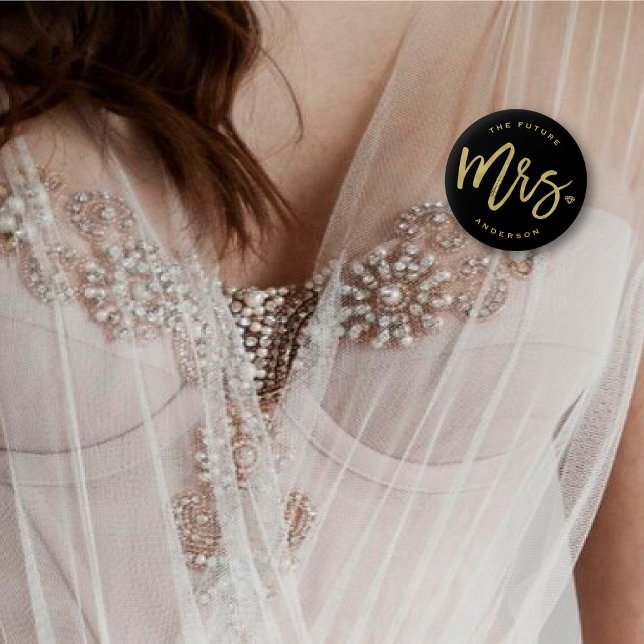 Framtiden, fru Diamond Brudens sida Knapp (The Future 'Mrs.' Diamond, Brush Calligraphy Wedding Rehearsal Pin Button @ fatfatin_blue_knot)