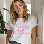Framtiden Mrs. | Översikt T Shirt<br><div class="desc">I den här bröllop-temat finns en elegant med texten "Framtida fru" i rosa. Designad av Evco Studio www.zazzle.com/store/evcostudio #bride #bröllop #mode #Beklädel #gifts #fiancee #förlovning # #gift #giftermål ##elegant #snyggt #trendig #modern #trending #stil ###designer #populner #bestseller #bestsell</div>