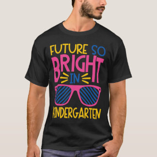 Framtiden så ljus i Kindergarten Sunglasses Kid _a T Shirt