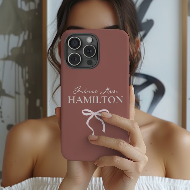 Framtidig fru | Anpassad Elegant Skript Brud Att B (Personalized Bride Phone Case – Engagement, Bridal Shower & Bachelorette Gift)