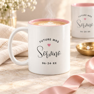 Framtidig fru Script Rosa Bröllopsmonogram Två-Tonad Mugg