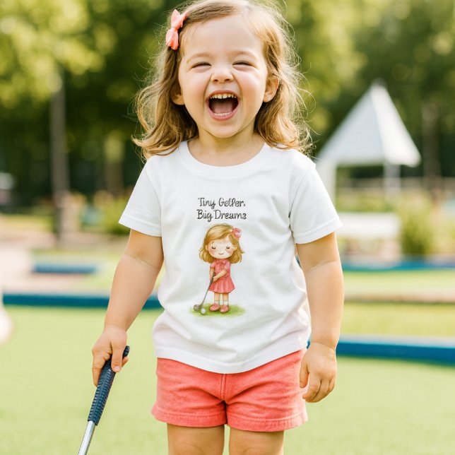 Framtidig golfare Babyflicka eller  T Shirt ( joyful little golfer.  The lifestyle mockup captures her radiant laughter, playful energy,)
