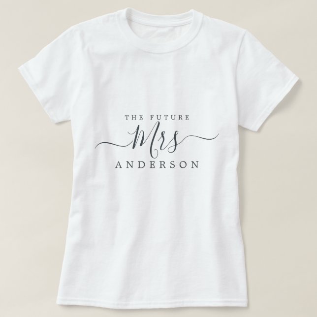 Framtidig Mrs Chic Script Anpassat Namn Brud Att V T Shirt (Design framsida)