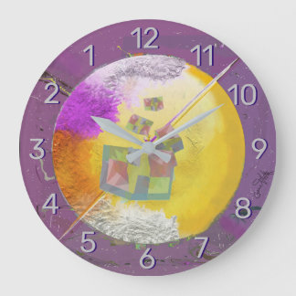 Från bakåtriktad lås långt ut stor klocka