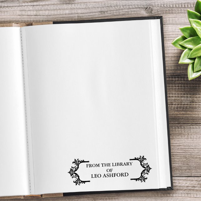 Från Biblioteket Gothic Ornate Anpassat Namn  Självfärgande Stämpel (Elegant Border From The Library Of Leo Ashford)