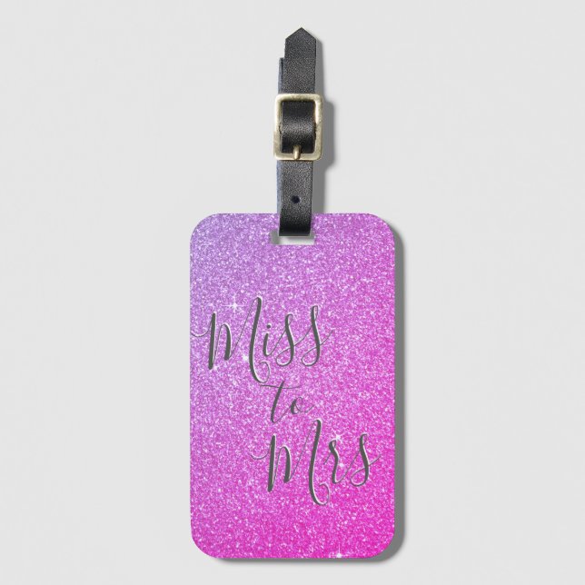 Från Fröken till Fru Bröllopsrosa Lila Glitter Omb Bagagebricka (Framsida vertikal)