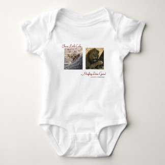 Från gullig unge till mycket lejont på en skjorta t-shirt
