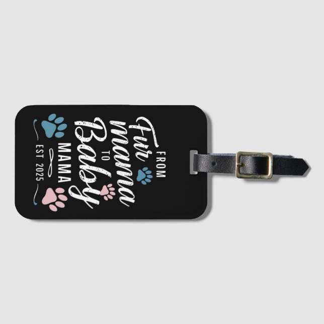 Från Päls Mamma till Baby Mamma Est 2025 Hund Cat  Bagagebricka (Framsida horisontal)