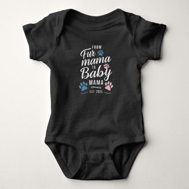Från Päls Mamma till Baby Mamma Est 2025 Hund Cat  T Shirt (Framsida)
