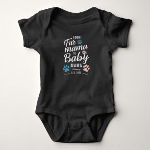 Från pälsmamma till baby mamma Est 2025 hund katt T Shirt