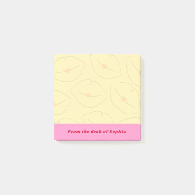 Från skrivbordet anpassat namn läppsmönster gult post-it block (Framsida)