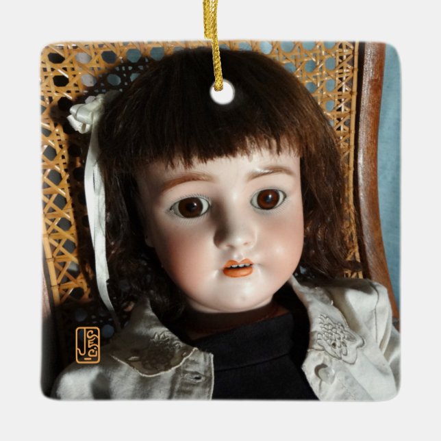 ’Frances’ Victorian Doll Ceramic Ornament (Framsida)