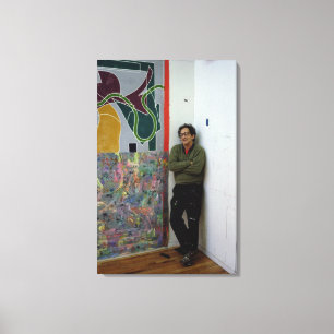 Frank Stella bredvid ett verk Canvastryck