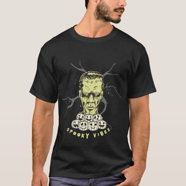Frankenstein Spooky Vibes Halloween T-Shirt (Framsida)