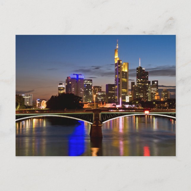 Frankfurt - Cityscape på nattvykort Vykort (Framsida)