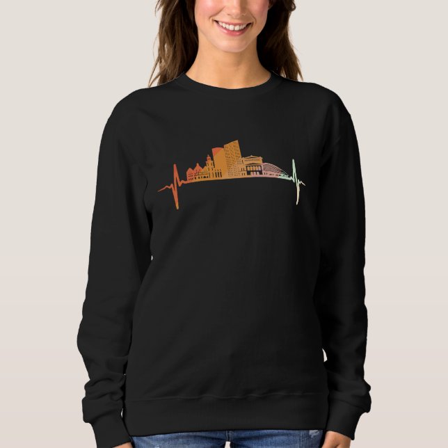 Frankfurt skyline heartbeat retro vintage style t shirt (Framsida)