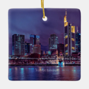 Frankfurt Tyskland på natten Julgransprydnad Keramik