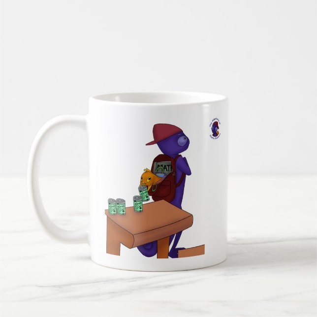 Frankie tar ett sodavatten kaffemugg (Vänster)