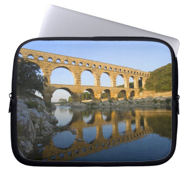 Frankrike, Avignon. Pont du Gard Roman Laptop Sleeve (Framsidan)