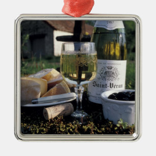Frankrike, Burgund, Chablis. Lokalt vin och Julgransprydnad Metall