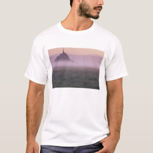 FRANKRIKE, Normandie Mont St. Michel. Morgondimma T Shirt