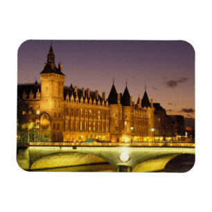 Frankrike, Paris, Conciergerie och floden Seine vi Magnet