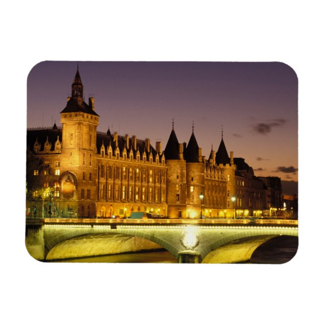 Frankrike, Paris, Conciergerie och Floden Seine vi Magnet (Horisontell)