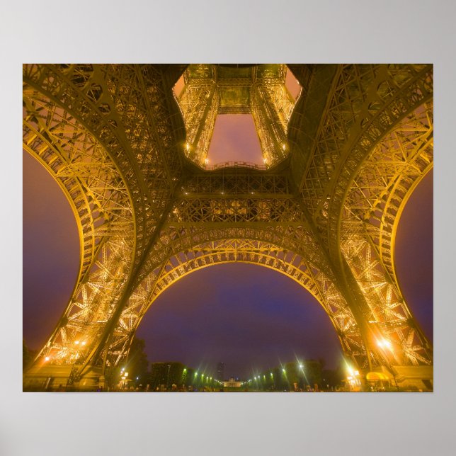 Frankrike, Paris. Eiffel Torn belyst vid 2 Poster (Framsidan)