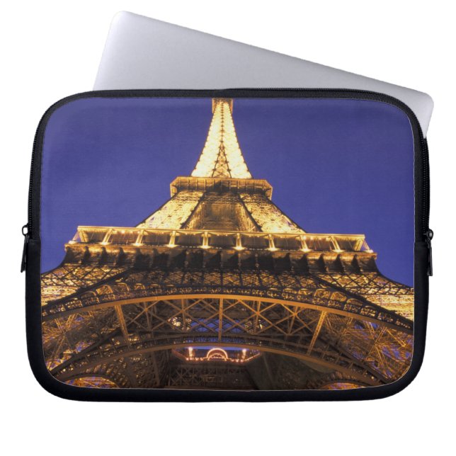 FRANKRIKE, Paris Eiffeltornet, kvällsutsikt Laptop Fodral (Framsidan)