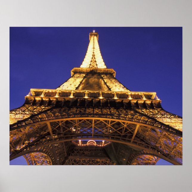 FRANKRIKE, Paris Eiffeltornet, kvällsutsikt Poster (Framsidan)