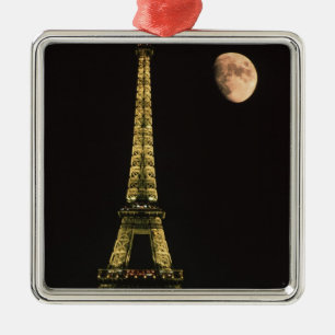 Frankrike, Paris. Eiffeltornet på natten med Julgransprydnad Metall