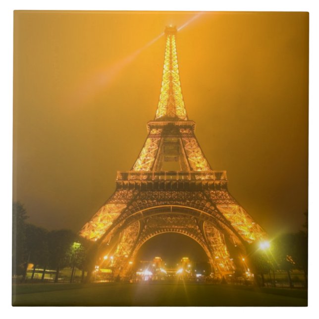 Frankrike, Paris. Eiffeltornet upplyst kl 3 Kakelplatta (Framsidan)